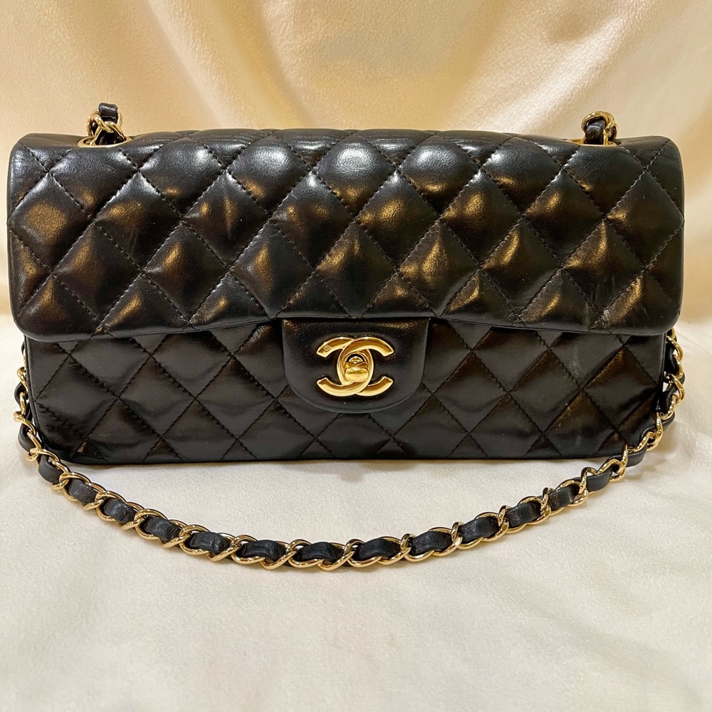 ❌SOLD❌💯Authentic Chanel East West Flap Bag